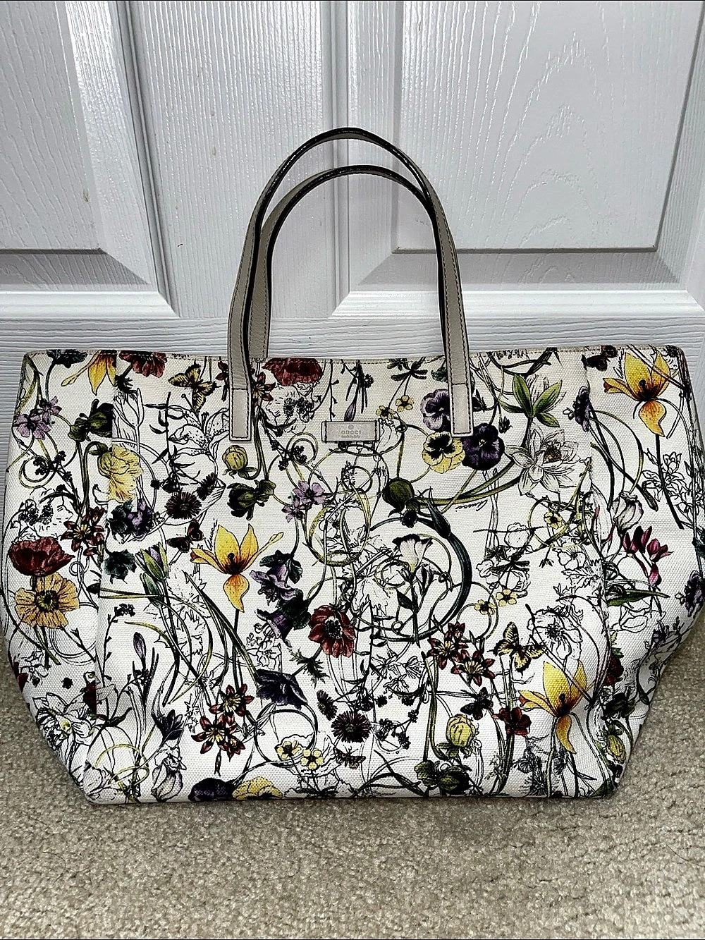 Gucci Flora Canvas Tote Bag in White & Multicolor